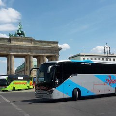 2. Busdemonstration in Berlin am 17.6. mit über 1000 Bussen aus ganz Deutschland Auf der Straße des 17.Juni zwischen Brandenburger Tor und Siegessäule befanden sich zur Demo mehr als 1000 Busse, ein weiterer großer Teil musste aufgrund Platzmangels auf anliegenden Straßen stehen bleiben.