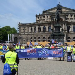 5. Tourismusdemonstration in Dresden am 3.6.20 >Wider sind mehrere hundert Reisebürounternehmer und -Mitarbeiter, sowie Busunternehmen versammelt.